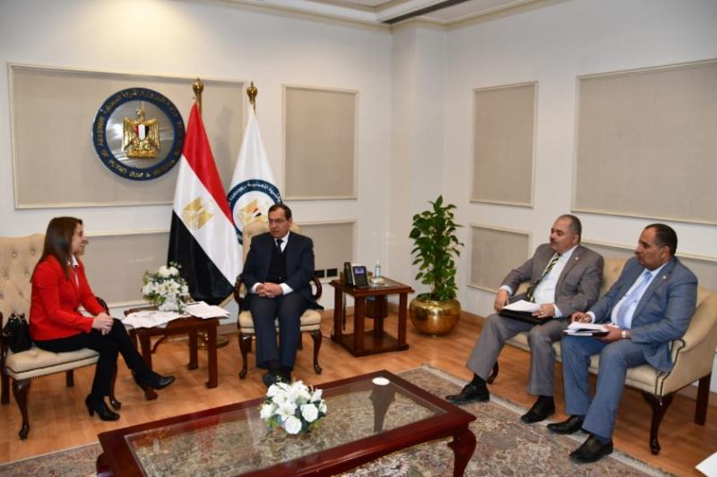 وزير البترول ورئيسة شركة إيناب سيبترول التشيلية