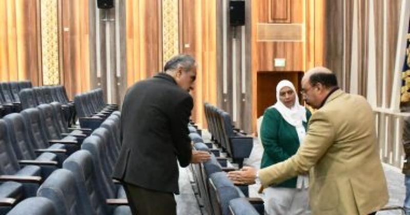 محافظ أسوان خلال الجولة التفقدية