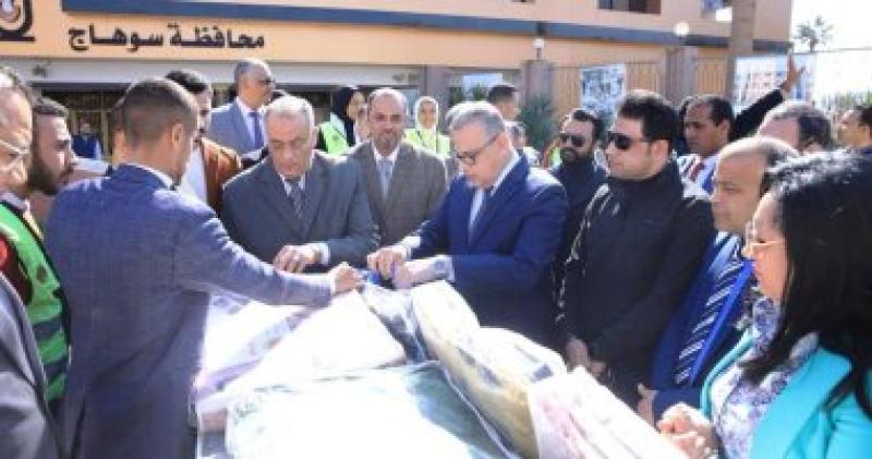 جانب من تدشين المبادرة بحضور المحافظ