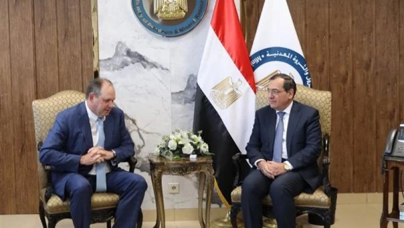 وزير البترول والرئيس التنفيذي لشركة أباتشى العالمية