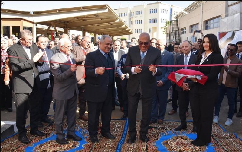 جانب من الافتتاح 