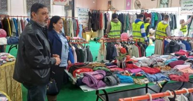 توزيع ملابس جديدة مجانا