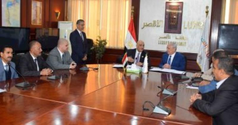 محافظ الأقصر يستقبل الرئيس التنفيذى لجهاز تنمية المشروعات