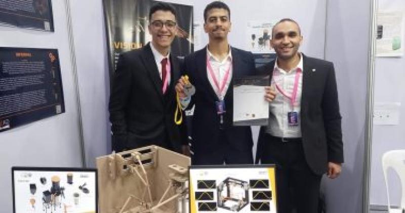 فريق أنجاد بكلية الهندسة بالمطرية جامعة حلوان بمعرض بانكوك الدولي