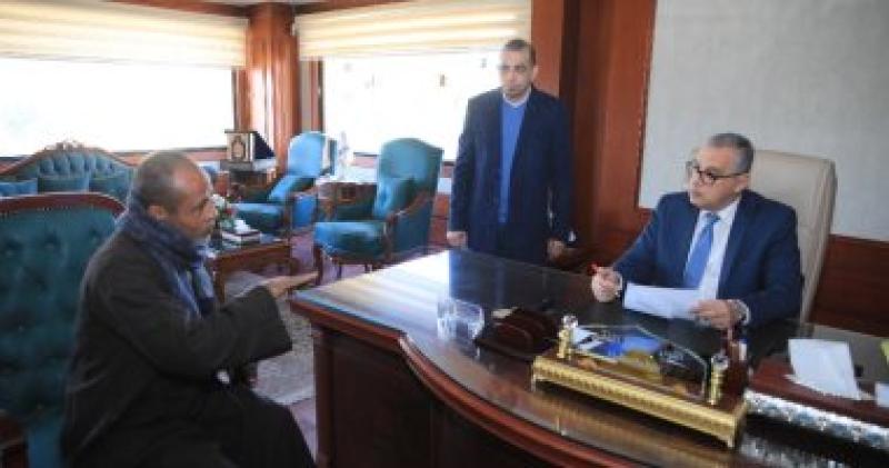 جانب من لقاء محافظ سوهاج بالمواطنين