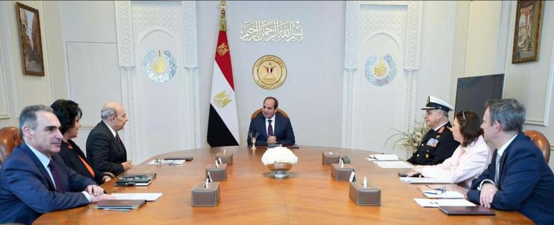الرئيس السيسي يستقبل رئيس شركة داسو الفرنسية
