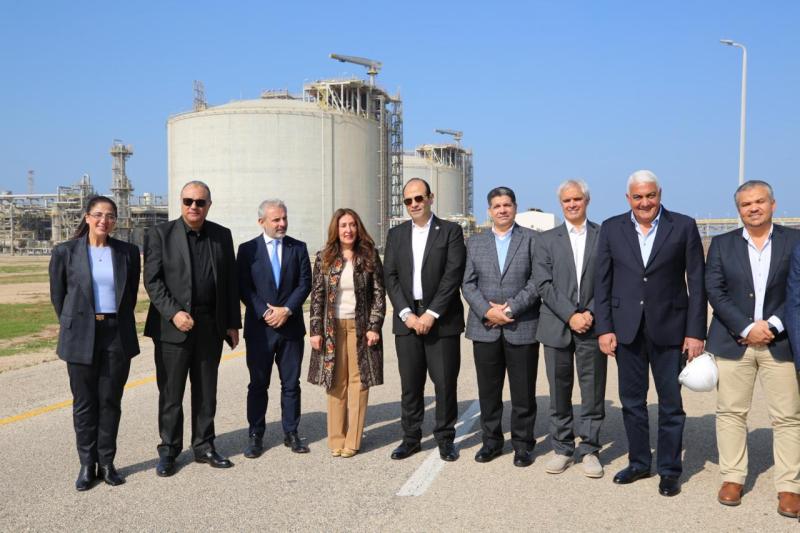 زيارة السفيرة الأمريكية 
