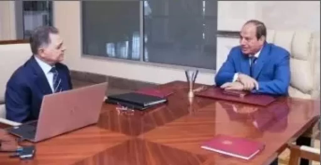 الرئيس السيسى واللواء محمود توفيق
