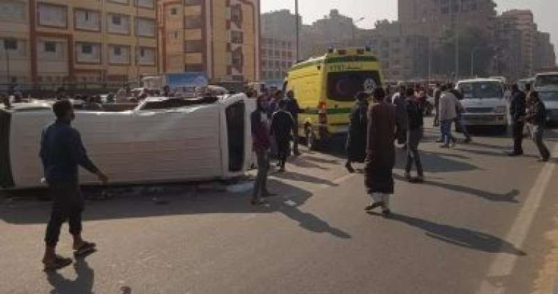 إصابة 4 أشخاص فى انقلاب ميكروباص بقنا