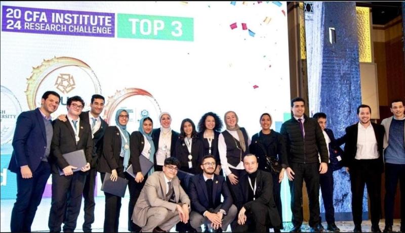 الجامعة البريطانية تحصد المركز الثاني في تحدي جمعية المحللين الماليين CFA