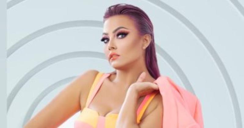 الفنانة بشرى