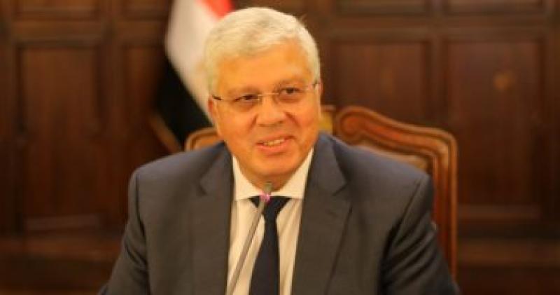 الدكتور ايمن عاشور 