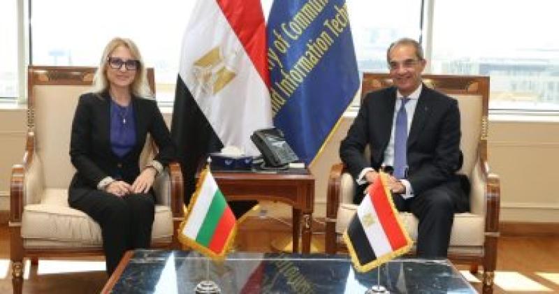 وزير الاتصالات مع وزيرة الابتكار ببلغاريا