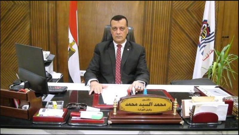الدكتور محمد السيد وكيل وزارة التربية والتعليم بقنا