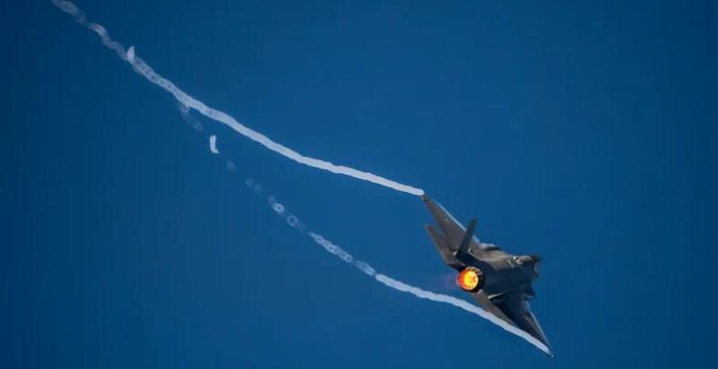 مقاتلة من طراز F-35