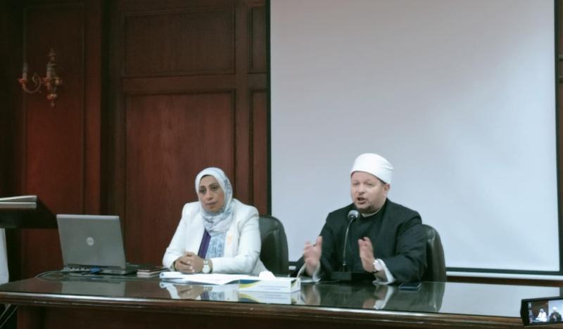 جانب من الندوة 