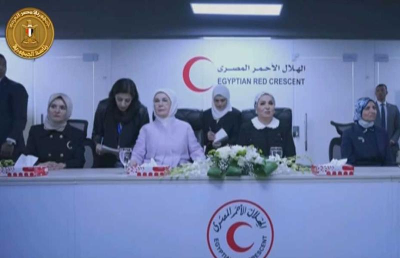 السيدة إنتصار السيسي وقرينة الرئيس التركي 