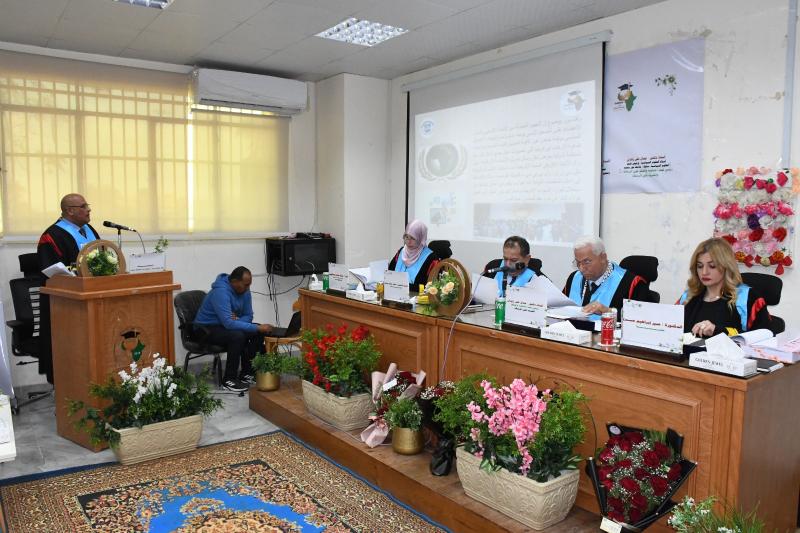 جانب من مناقشة رسالة الدكتوراة بجامعة قناة السويس