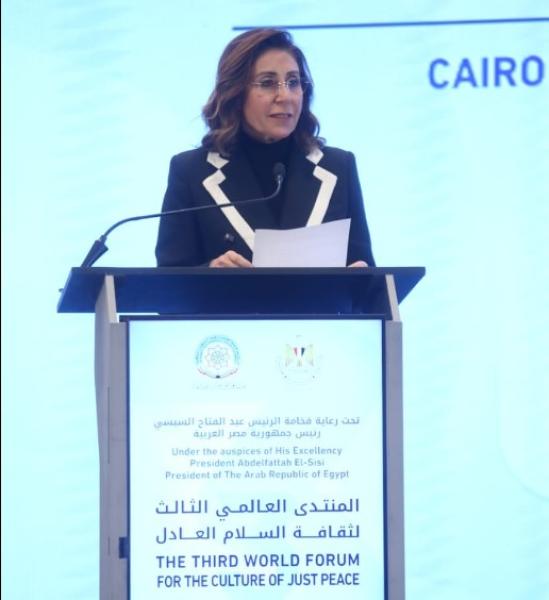 وزيرة الثقافة