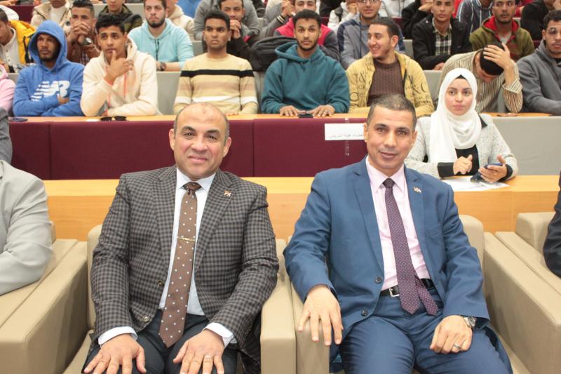 جانب من الندوة 