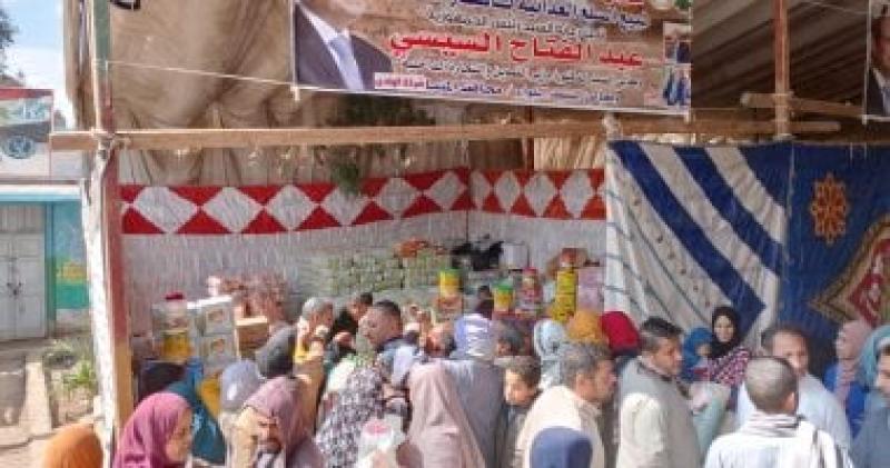 إقبال المواطنين على معارض أهلا رمضان بمحافظة المنيا