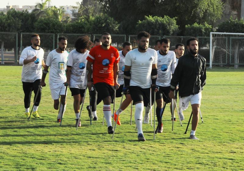 انطلاق مباريات دوري كرة القدم للساق الواحدة 