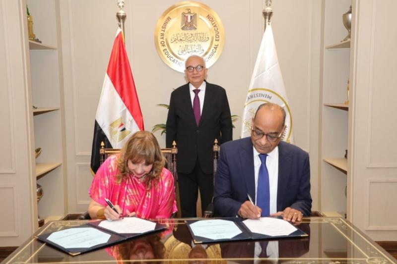 جانب من  توقيع بروتوكول تعاون