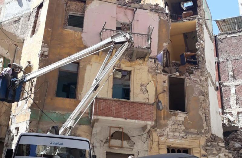 إزالة أجزاء داهمة الخطورة من عقارين - ارشيفية