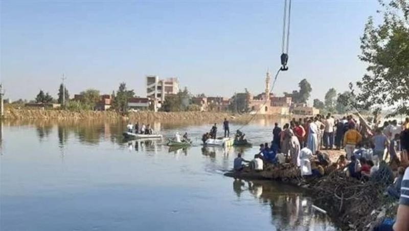 غرق معدية عمال