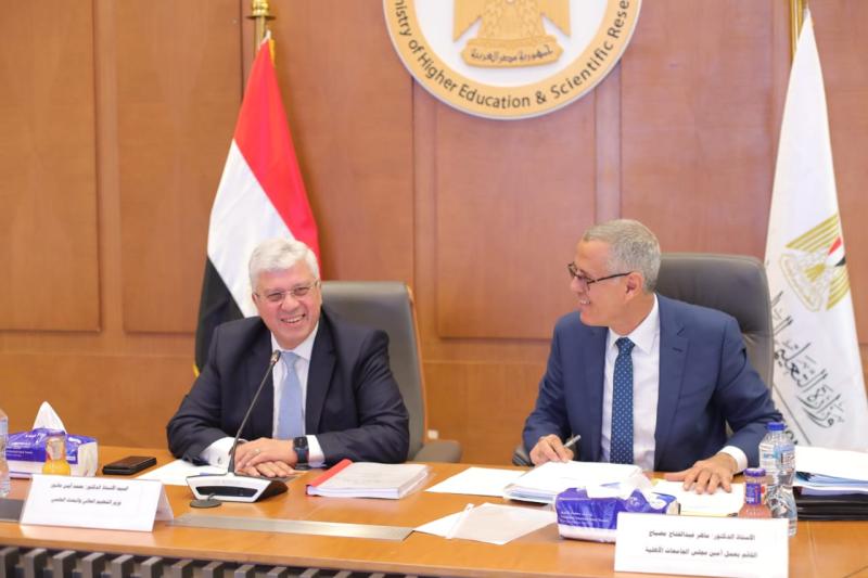 وزير التعليم العالي يرأس اجتماع مجلس الجامعات الأهلية  