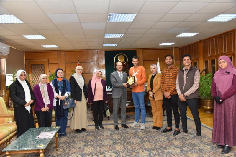 رئيس جامعة أسيوط 