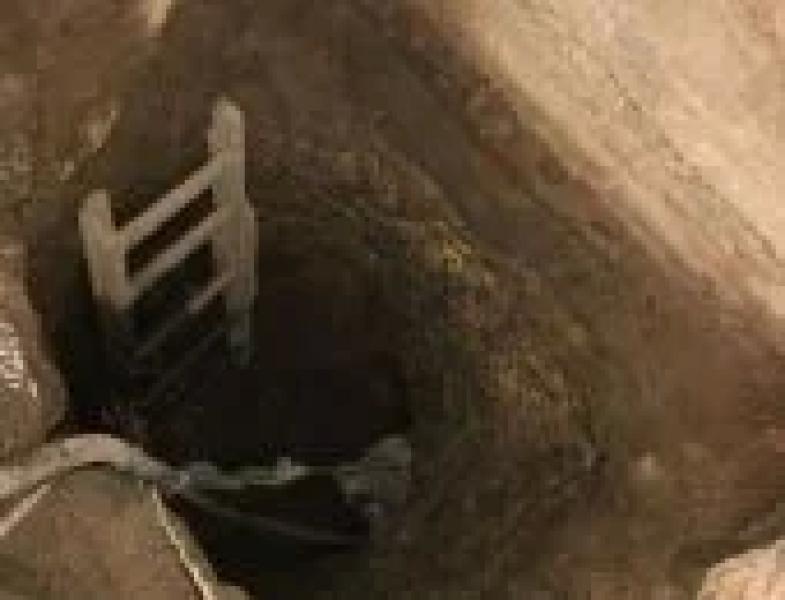 التنقيب عن الاثار  