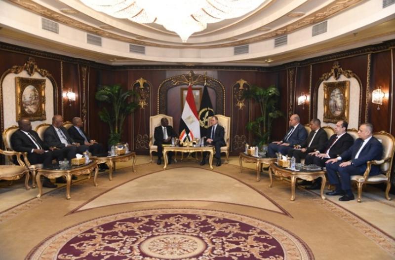 وزير الداخلية يستقبل نظيره السوداني