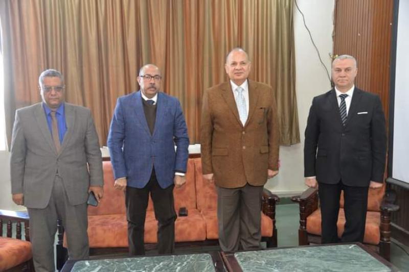 محافظ أسيوط 