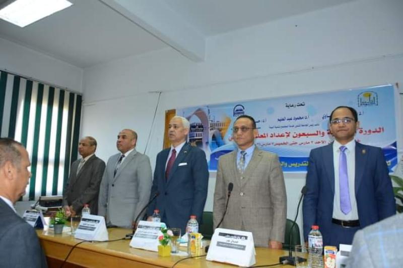 جانب من الندوة 