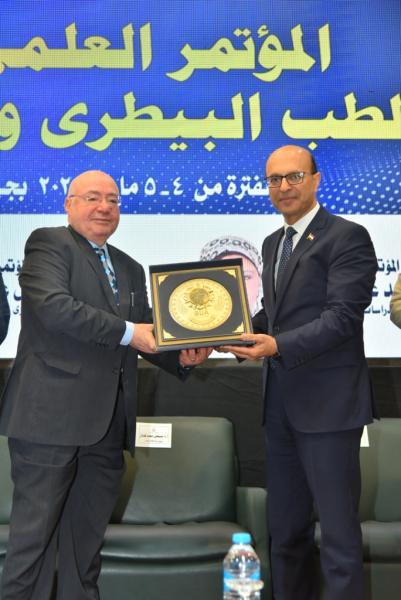 رئيس جامعة وريس جامعه بدر