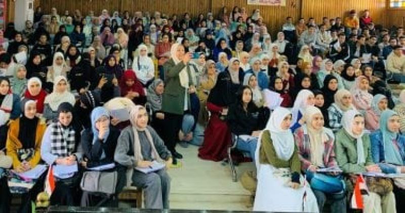 إقبال كبير على مجموعات الدعم المدرسى ببرج العرب