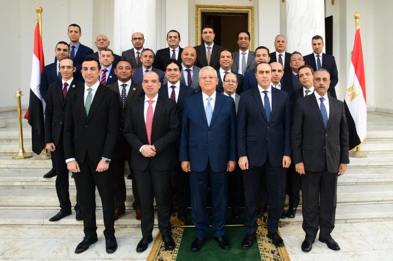 رئيس مجلس النواب مع أعضاء لجنة الصياغة