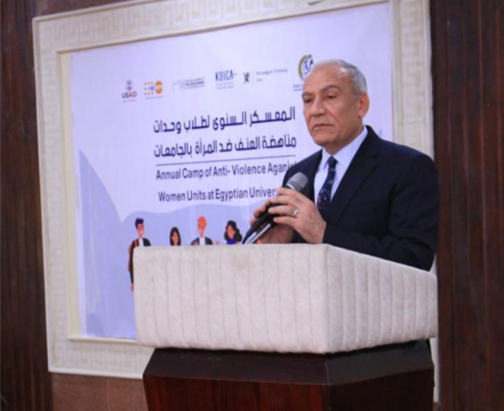   الدكتور حسن سند عميد كلية حقوق بجامعة المنيا