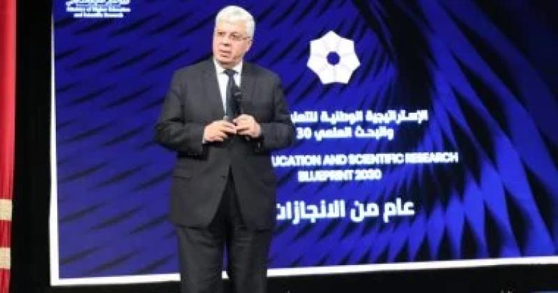 الدكتور أيمن عاشور وزير التعليم العالى