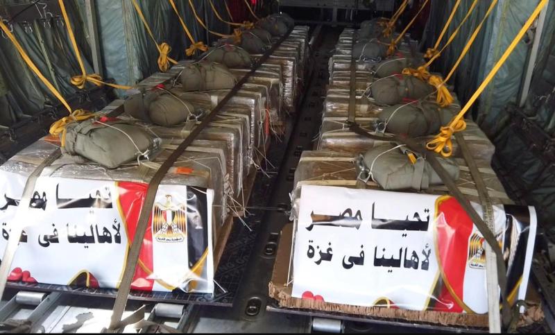 جانب من أعمال الإسقاط الجوى  للمساعدات الإنسانية 