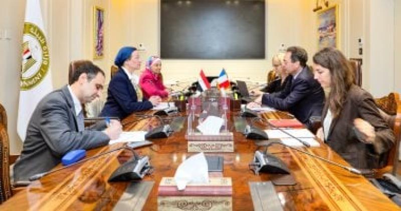 وزيرة البيئة خلال لقاء السفير الفرنسى فى القاهرة