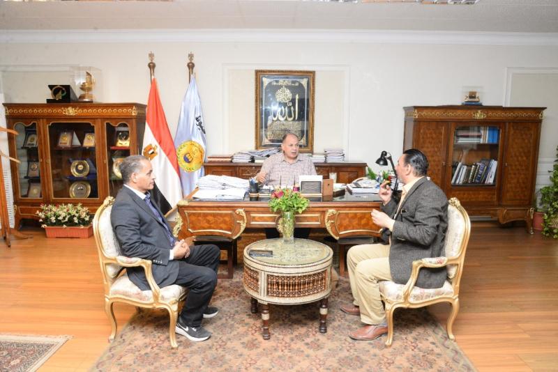 محافظ أسيوط 