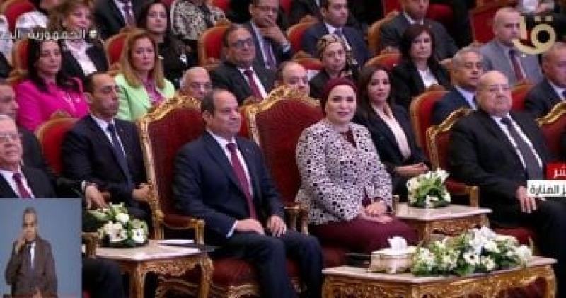 الرئيس عبد الفتاح السيسي والسيدة قرينته