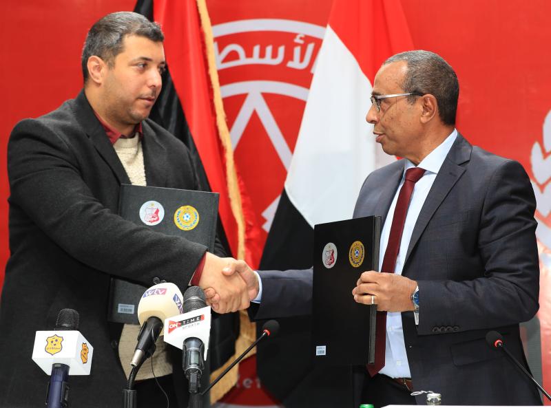جانب من توقيع البرتوكول