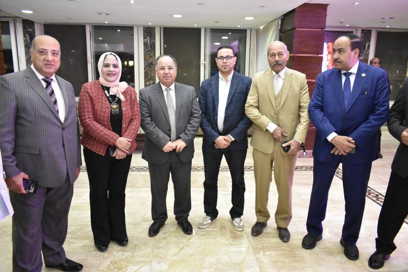 جامب من الحضور