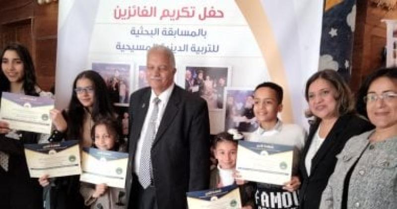 طلاب ومعلمو الأقصر