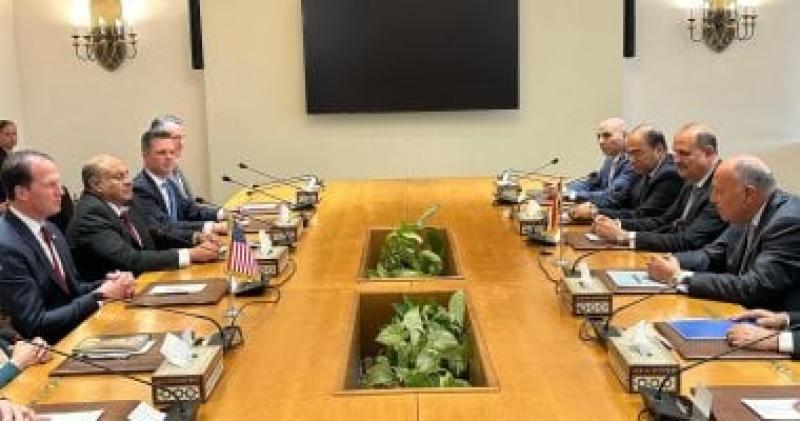 وزير الخارجية مع الوفد الأمريكى