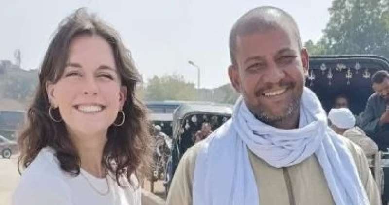 السائق الأمين والسائحة