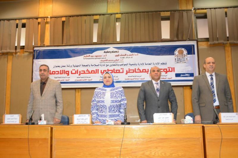 جانب من الندوة 